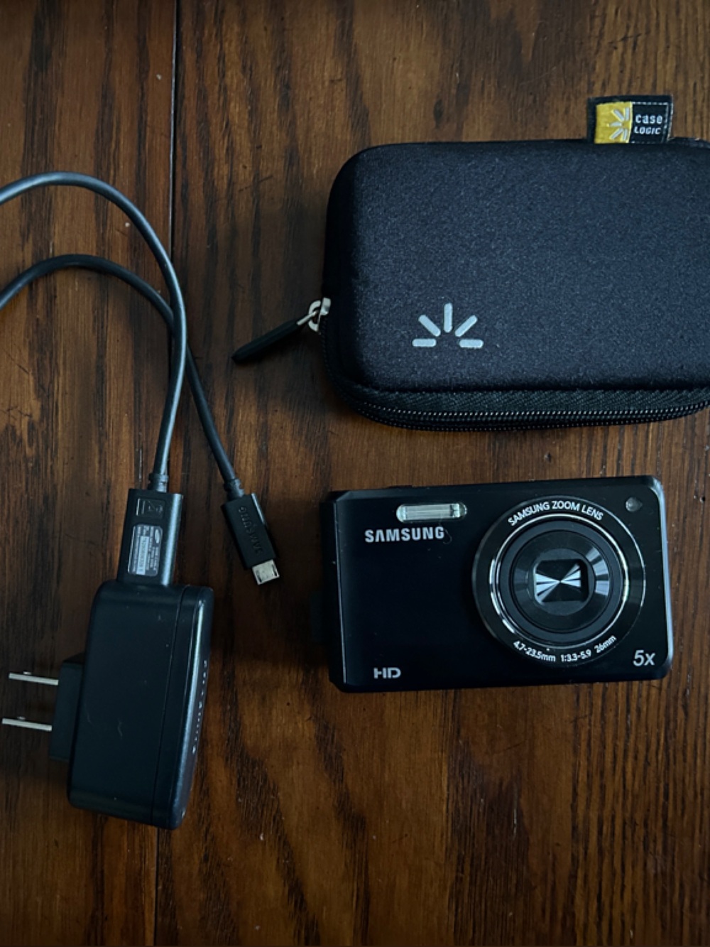 Samsung DV50 Digital Camera with Black Case and Charger
